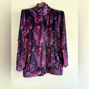 Woman’s Withing. Woman’s Sweatshirt.